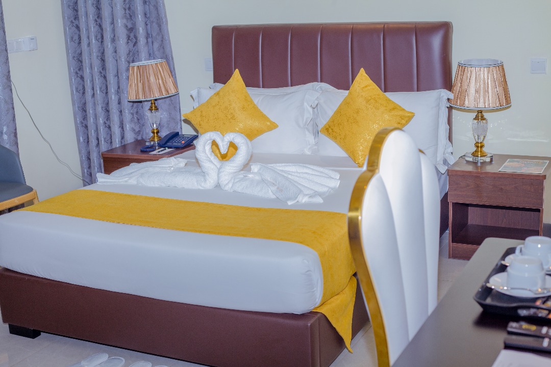 Amazing Bed with Elegant Decoration